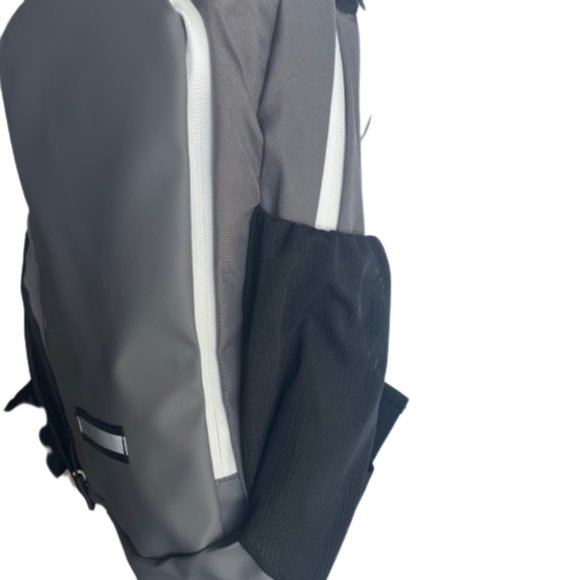 2L Hydration Backpack Gray Removable Water Bladder, Pockets Adjustable Straps - Picture 5 of 15